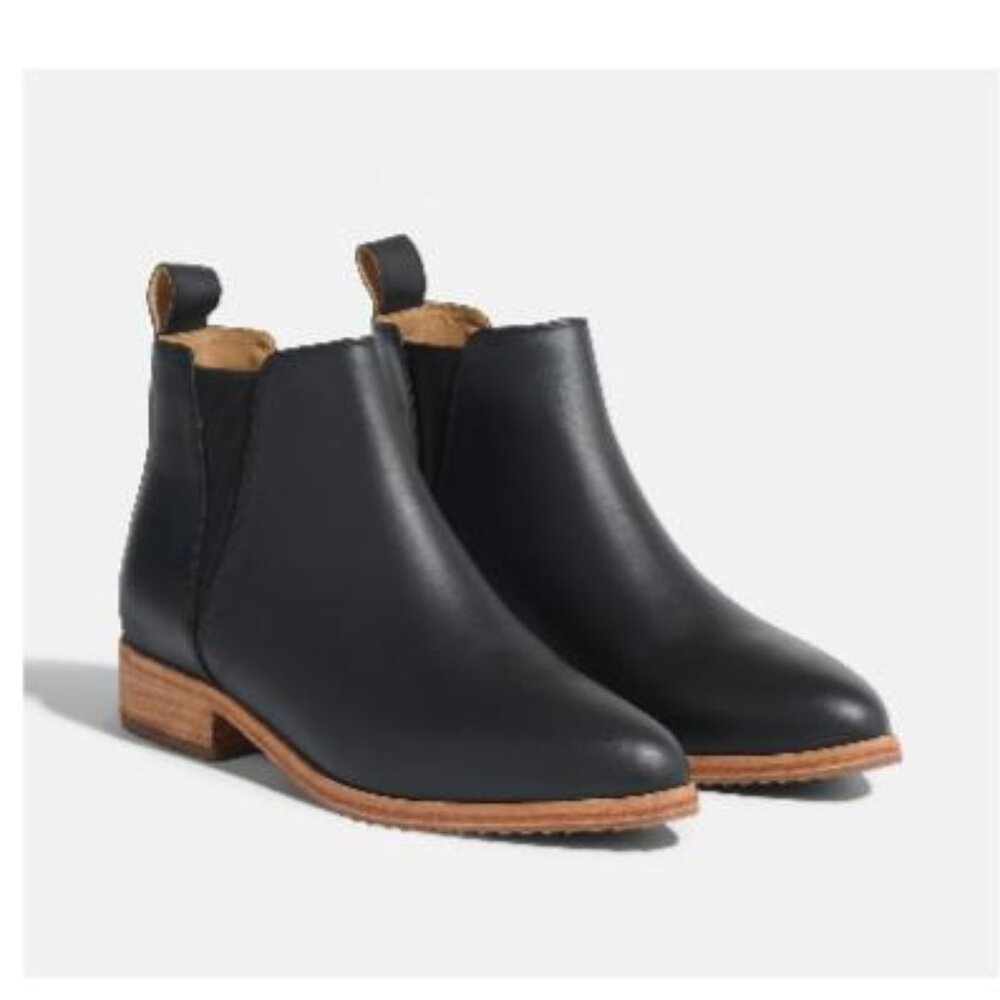 Eva Everyday Chelsea Boot Black size 6.5